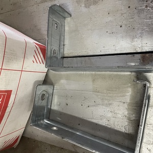 СКОБА CS ПОДВЕСА ЛОТКА ОСНОВАНИЕ 100