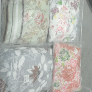 ПИ206344 Кровати, табуреты, подушки, одеяла, постельное белье. Новые.