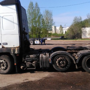 Грузовой тягач седельный Volvo FH-12