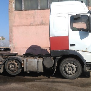 Грузовой тягач седельный Volvo FH-12